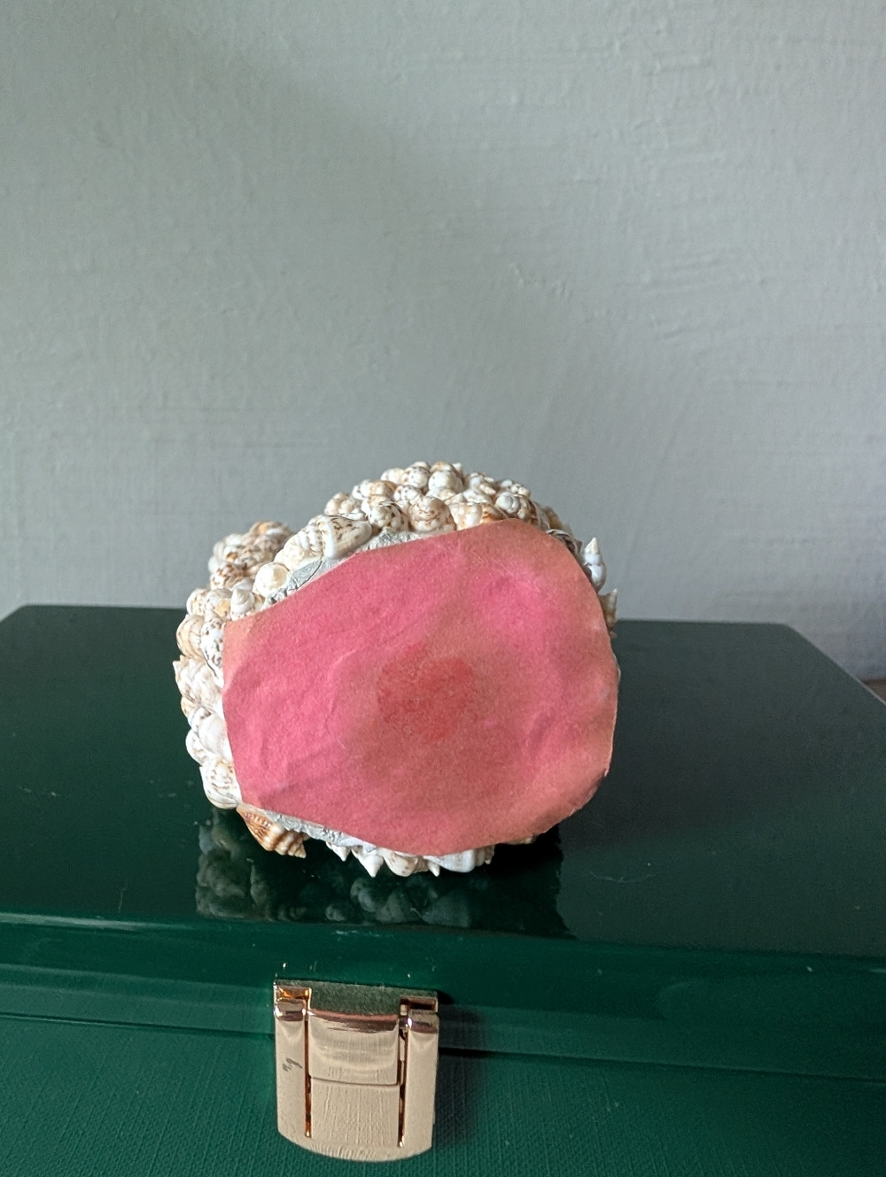 Vintage 90's Seashell Encrusted Cat Figurine - Picture 9 of 9
